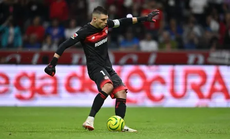 ¡Fin de la racha! Tiago Volpi falla sus primeros dos penales con Toluca contra Cruz Azul