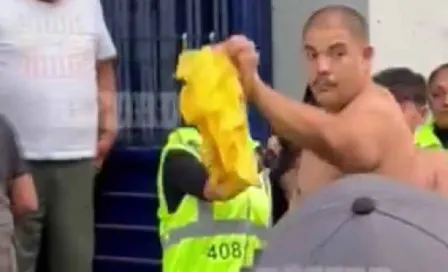 Seguridad del estadio 'niega' entrada de aficionados con playera de América