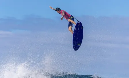 ¡Increíble! Surfista vuela sobre las olas en París 2024 y le da la vuelta al mundo 