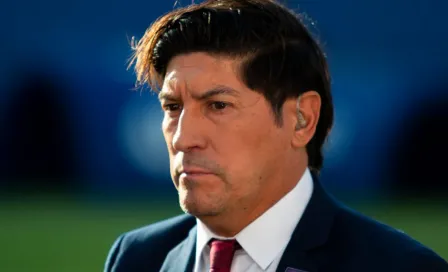 'Checo' Pérez felicita a Iván Zamorano por ser incluido en el Salón de la Fama del Futbol 2024