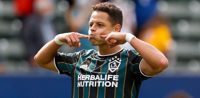 Chicharito' Hernández y LA Galaxy presentaron nuevo jersey alternativo