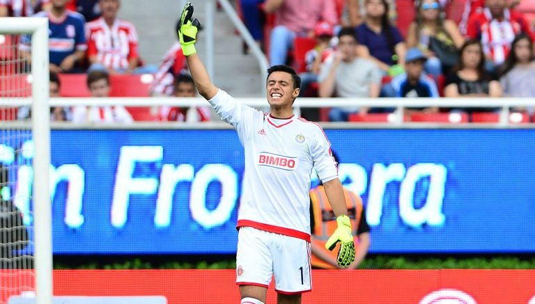 Toño Rodríguez grita durante un partido de Chivas