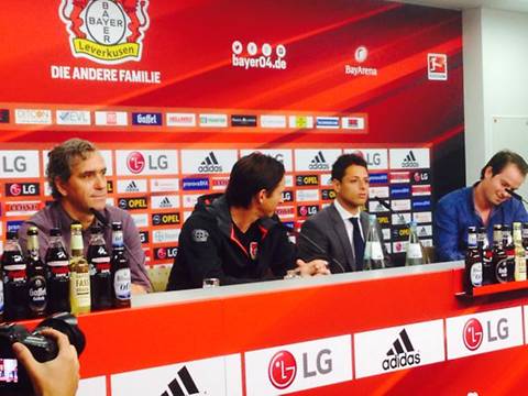 CH14, Schmidt y directiva, en la presentación oficial del mexicano