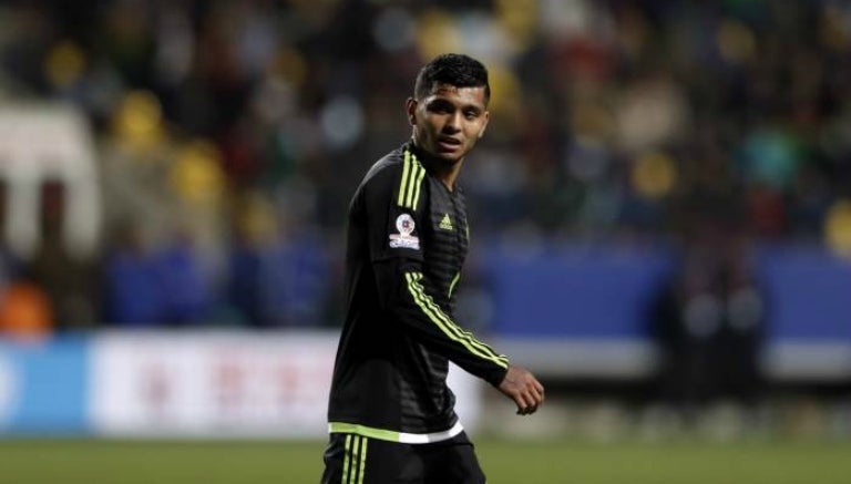 Tecatito Corona, en un duelo de la Selección Mexicana