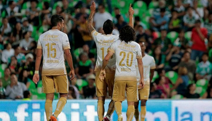 Los 'cuatro fantásticos' celebran un gol de Pumas