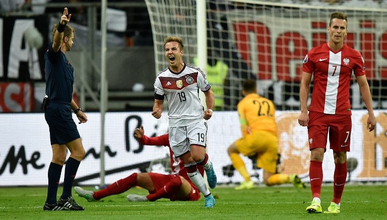 Götze festeja uno de sus goles contra Polonia