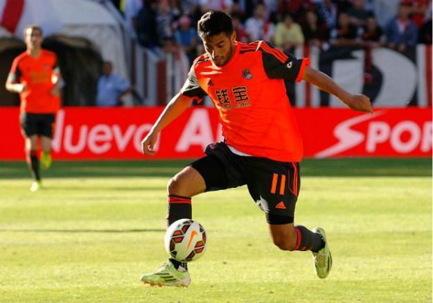 Vela conduce el balón