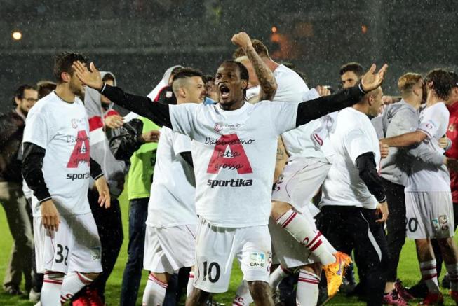 Jugadores del Carpi celebran su ascenso a Serie A