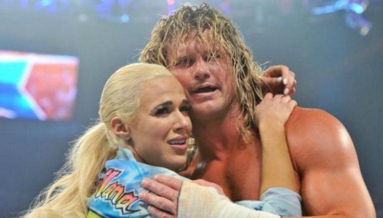 Dolph Ziggler y Lana en una lucha de la WWE