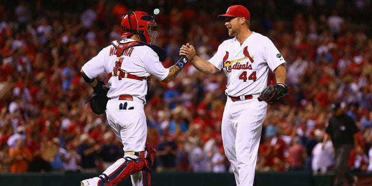 Trevor Rosenthal y Yadier Molina se felicitan tras una victoria