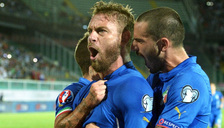 De Rossi festeja su gol contra Bulgaria 