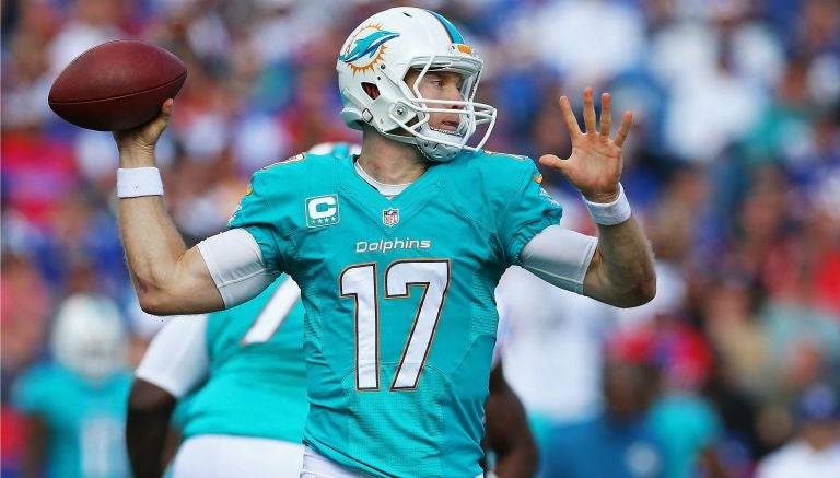 Tannehill prepara un pase