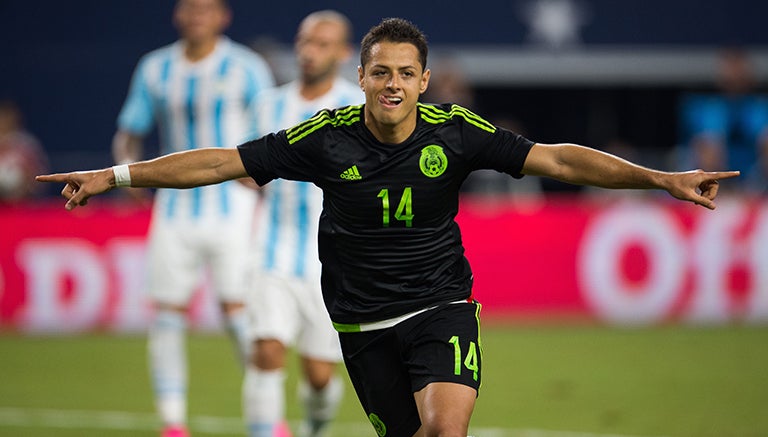 El festejo de Chicharito tras meter el penalti