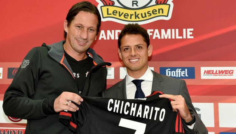 Javier Hernández durante su presentación con Bayer Leverkusen