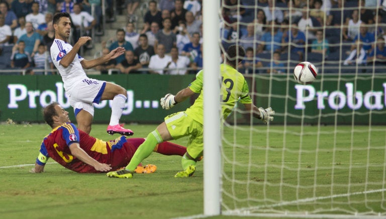 Eran Zahavi anotando un gol