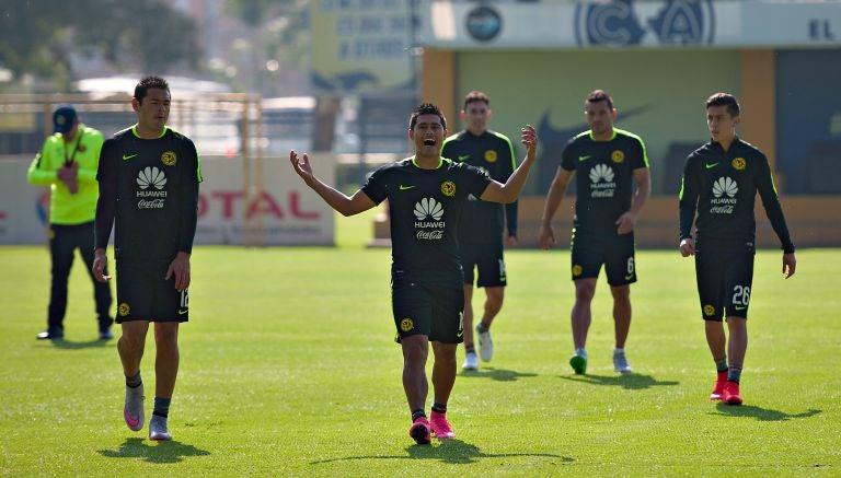 Jugadores de América, en práctica previa al duelo contra Tigres