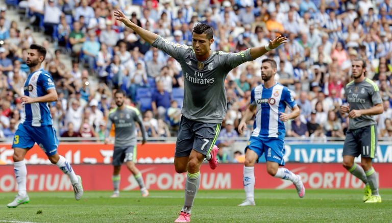 Cristiano celebra uno de sus goles al Espanyol