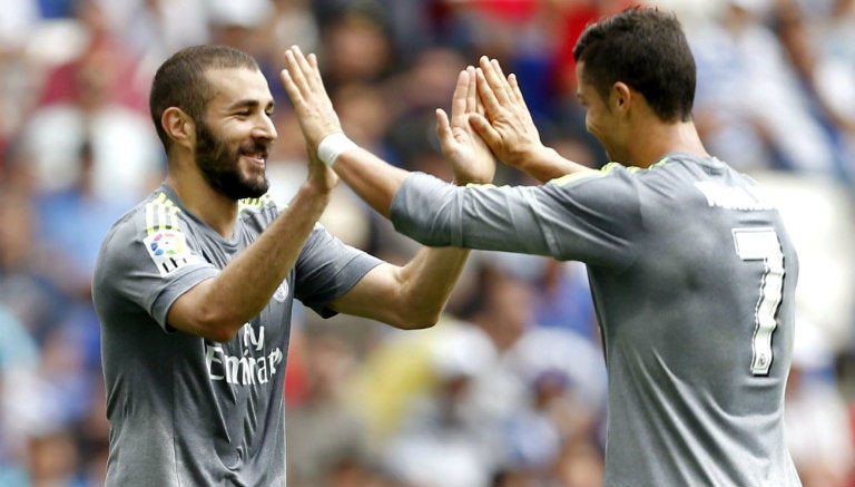 CR7 y Benzema se felicitan tras un gol