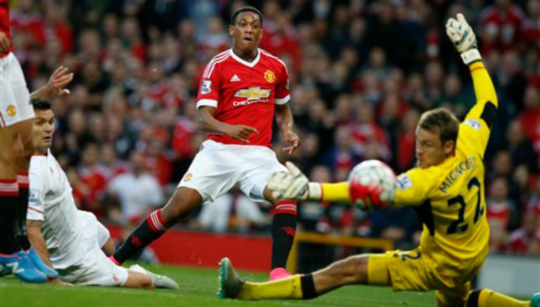 Anthony Martial haciendo la tercera anotación del partido