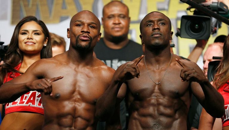 Mayweather y Berto durante el pesaje