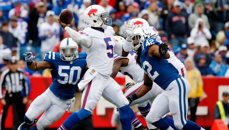 Tyrod Taylor a punto de mandar un pase