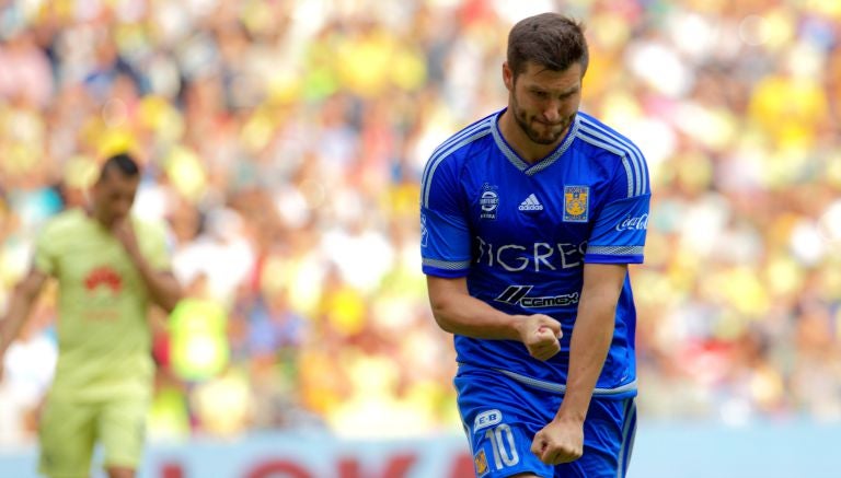 Gignac festeja un gol contra el América