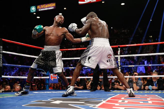 Mayweather propina un golpe a Berto