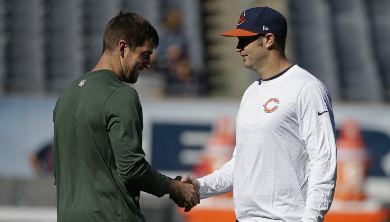 Rodgers y Cutler se saludan previo al partido