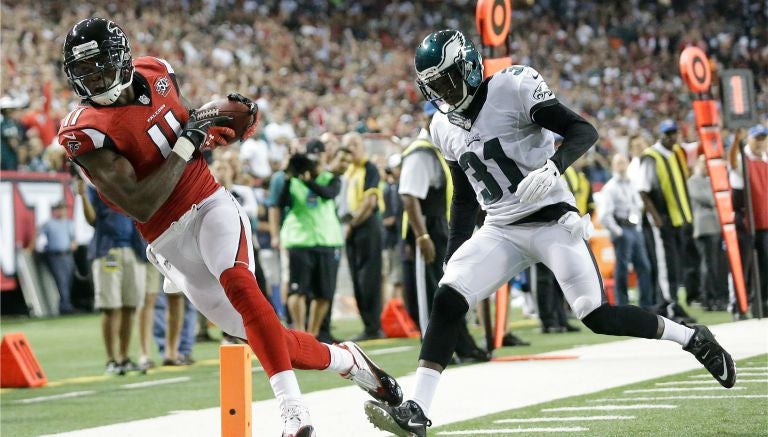 Julio Jones entra en la zona de anotación