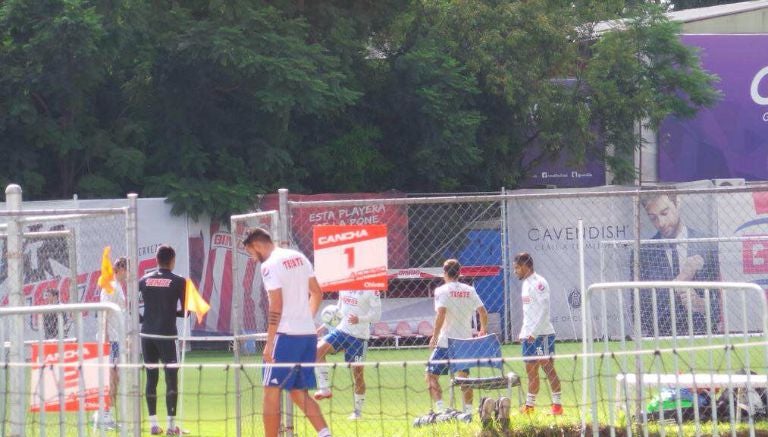 Los jugadores de Chivas durante el entrenamiento