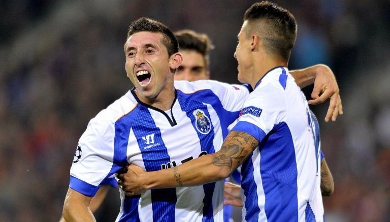 Herrera celebra un gol con el Porto