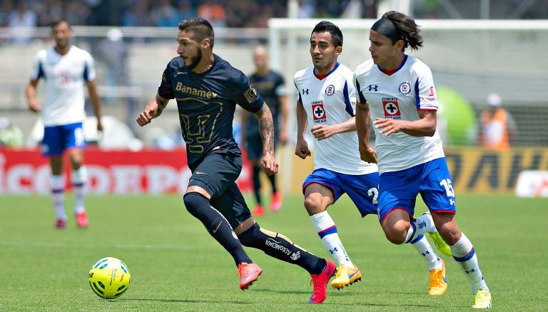 Ismael Sosa en un partido contra Cruz Azul en CU