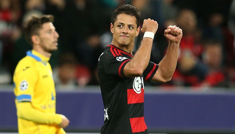 Chicharito festeja su gol contra el BATE