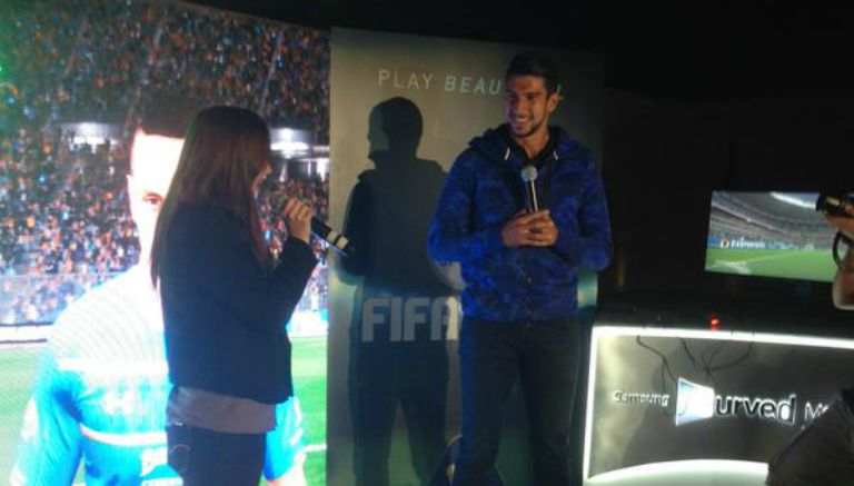 Eduardo Herrera en la presentación de FIFA 16