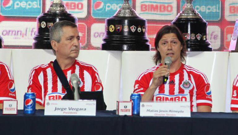 Jorge Vergara y Matías Almeyda en el evento de presentación