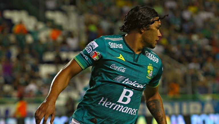 Carlos Peña durante el partido contra Xolos