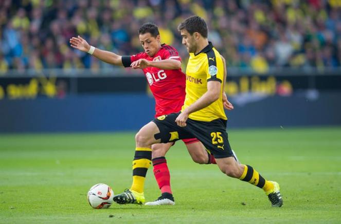 Chicharito, en juego contra el Borussia Dortmund