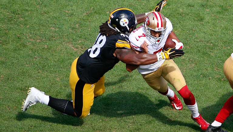 Bud Dupree captura a Colin Kaepernick