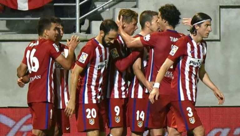 Jugadores del Atlético festejan un gol