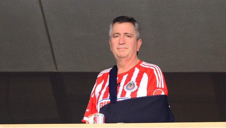 Jorge Vergara presente en un partido de las Chivas