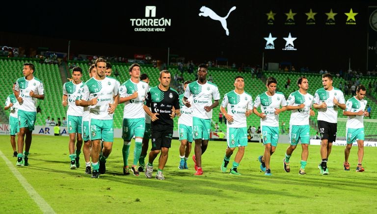 Santos Laguna en un calentamiento previo a un juego