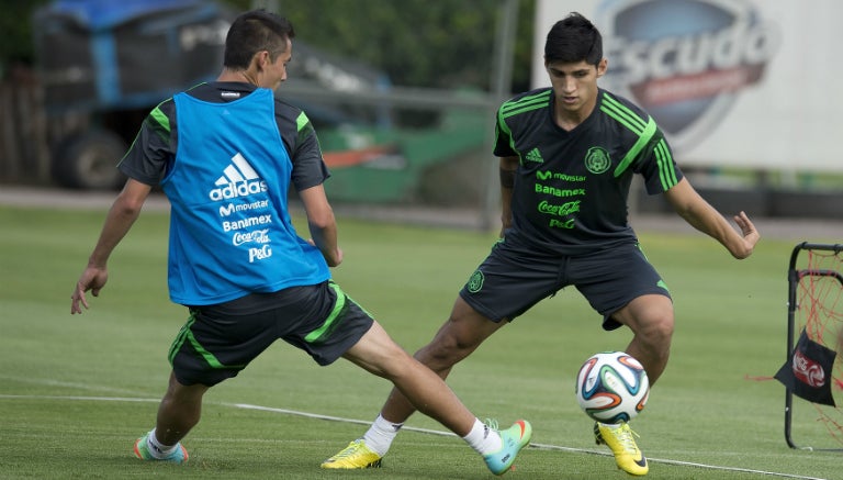 Pulido elude a Aguilar en entrenamiento del Tri