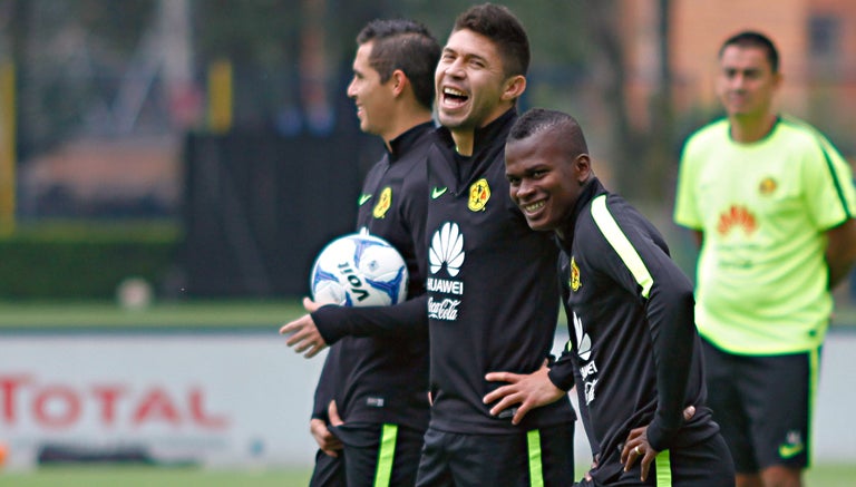 Oribe Peralta en un entrenamiento en Coapa