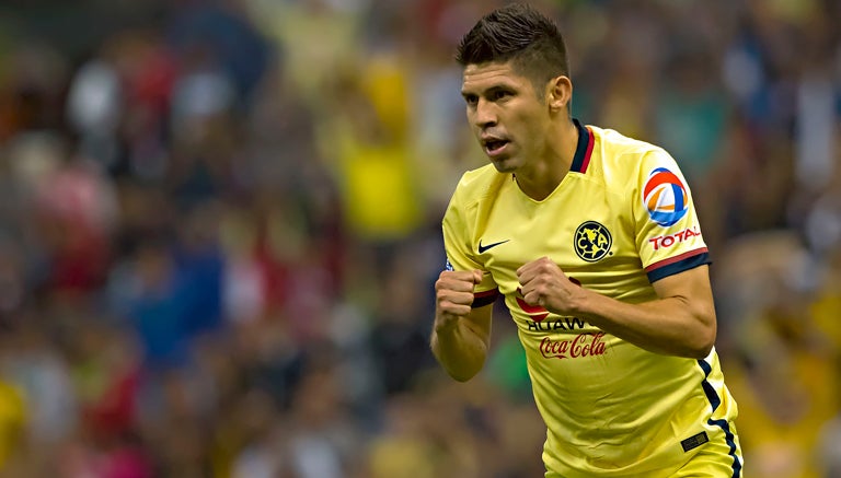 Peralta celebra un gol con América