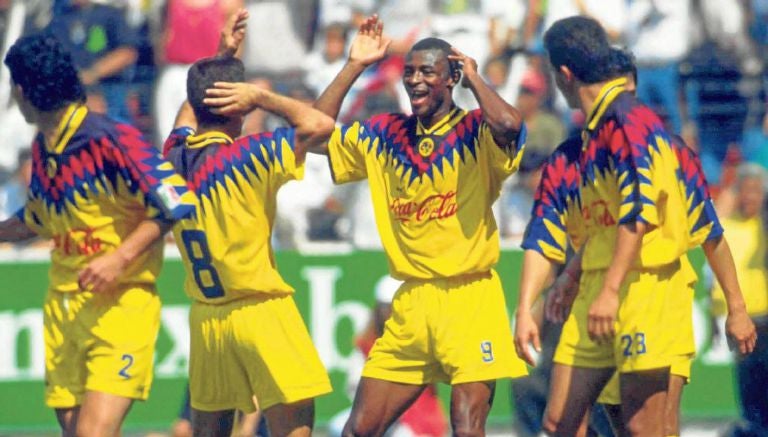 Biyik celebra con del Olmo uno de los goles del Clásico