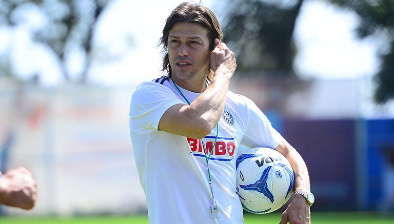 Almeyda, en entrenamiento con las Chivas