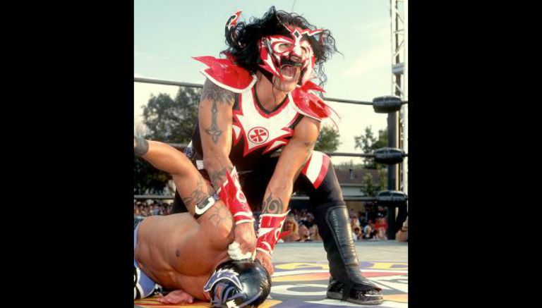 Psicosis castiga a Rey Mysterio