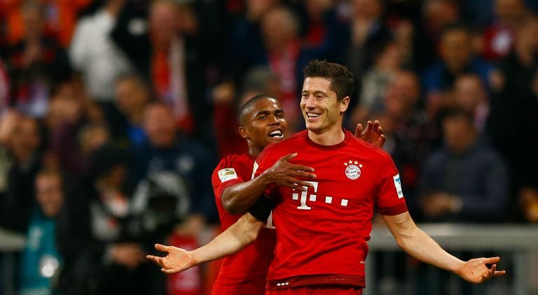 Lewandoski celebra uno de sus cinco goles frente al Wolfsburgo