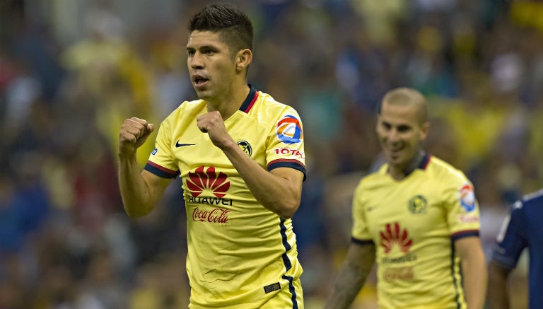 Oribe festeja un gol con América