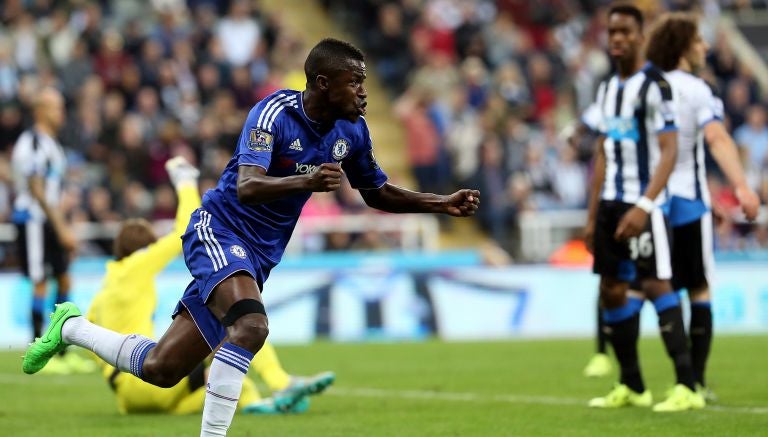 Ramires festeja su anotación contra el Newcastle United 